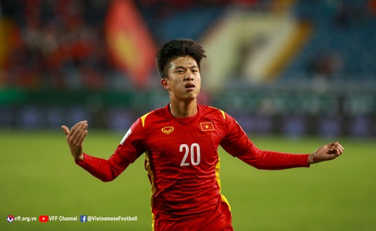 Phan Văn Đức, Bùi Tiến Dũng rời đội tuyển Việt Nam - Ảnh 1.
