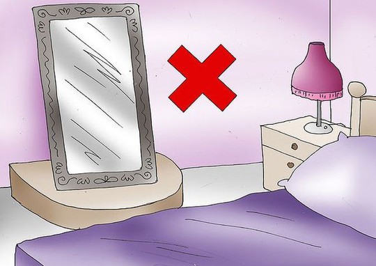 Vì sao không nên treo gương đối diện giường ngủ? - Ảnh 1.