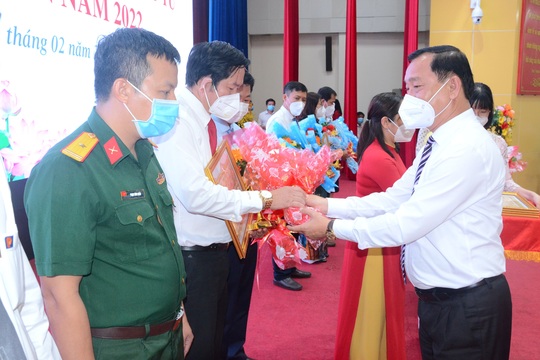 Agribank Tiền Giang vinh dự nhận bằng khen của UBND tỉnh - Ảnh 2.