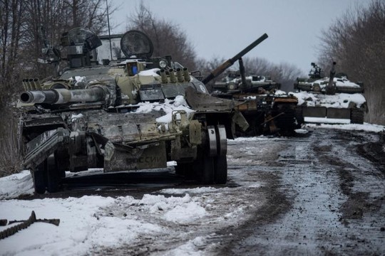 Thấy gì từ vụ đoàn xe tăng Nga bị tấn công gần Kiev? - Ảnh 1.