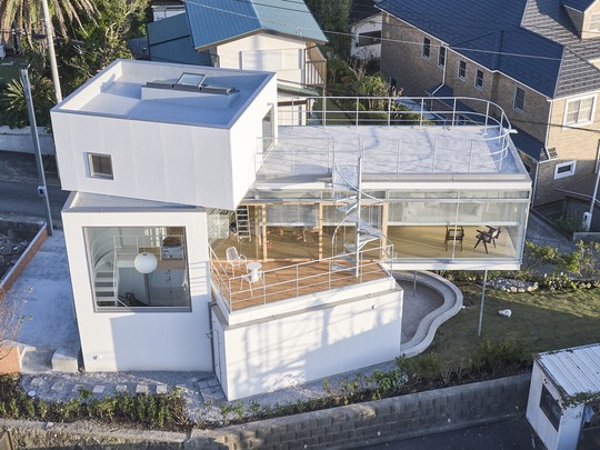 Cấu trúc độc đáo của căn nhà Nhật hướng biển - Ảnh 2.