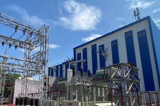 EVNHCMC đóng điện vận hành trạm biến áp 110kV Chánh Hưng - Ảnh 1.