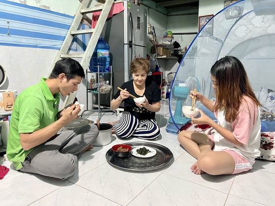 Giúp công nhân vượt bão giá - Ảnh 2.