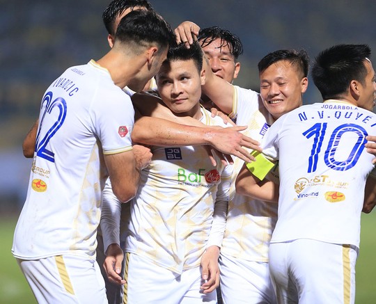 Quang Hải lập công giúp Hà Nội FC đánh bại Thanh Hóa - Ảnh 4.