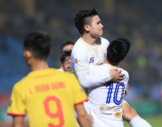 Quang Hải lập công giúp Hà Nội FC đánh bại Thanh Hóa - Ảnh 5.