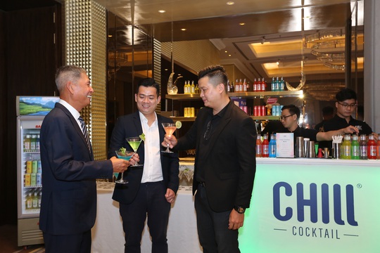 Ra mắt cocktail đóng chai đầu tiên được sản xuất tại Việt Nam - Ảnh 1.