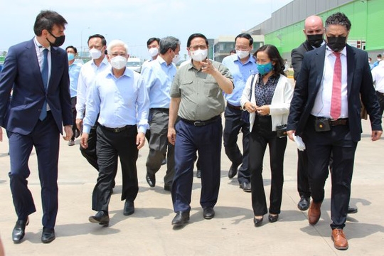 Chùm ảnh: Thủ tướng Phạm Minh Chính tham quan nhà máy sản xuất tã trẻ em tại KCN Becamex Bình Phước - Ảnh 1.