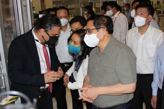 Chùm ảnh: Thủ tướng Phạm Minh Chính tham quan nhà máy sản xuất tã trẻ em tại KCN Becamex Bình Phước - Ảnh 5.