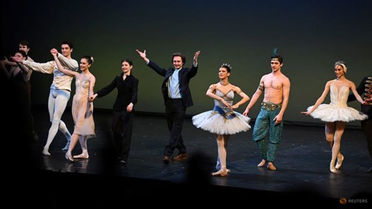 Vũ công ballet Nga - Ukraine sát cánh trên sân khấu ở London - Ảnh 2.