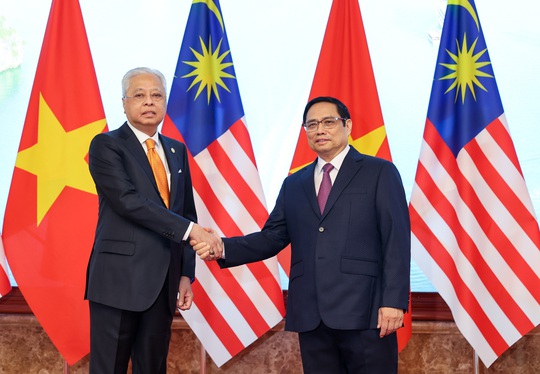 Thủ tướng Phạm Minh Chính đón, hội đàm với Thủ tướng Malaysia - Ảnh 3.