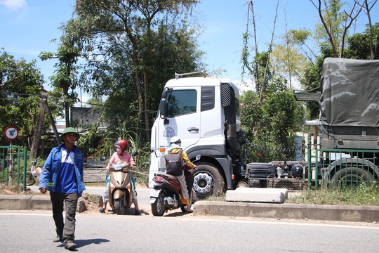 Lý do người dân Quảng Nam phản ứng, chưa cho đóng lối đi ở đường Nguyễn Hoàng - Ảnh 4.