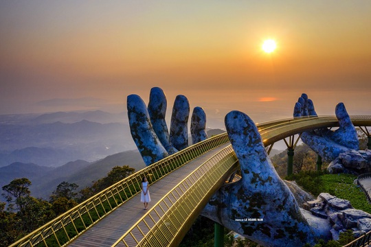 Thêm một cây cầu kỳ lạ, Việt Nam có biểu tượng du lịch mới - Ảnh 1.