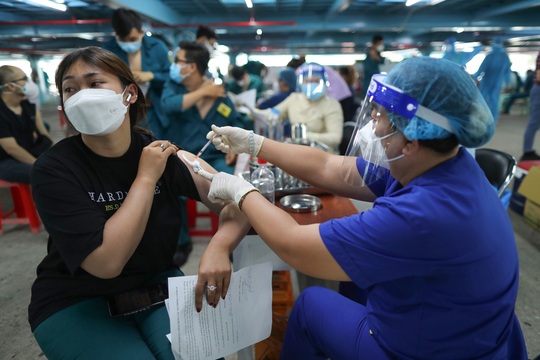 Vừa khỏi Covid-19, tiêm mũi 3 được không? - Ảnh 1.
