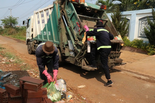 Đắk Lắk: Khẩn trương xây dựng phương án thu gom rác thải F0 điều trị tại nhà - Ảnh 2.