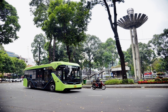 Ngày 9-3, xe buýt điện chính thức lăn bánh trong TP.HCM - Ảnh 1.