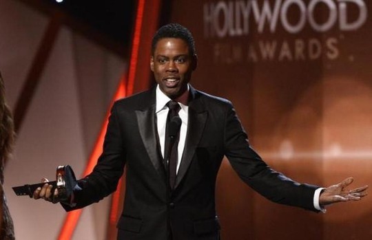 Đổ xô xem Chris Rock sau cú tát của Will Smith tại lễ trao giải Oscar - Ảnh 1.