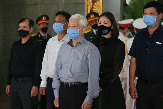 Hình ảnh Chủ tịch nước, lãnh đạo TP HCM viếng ông Lê Hòa Bình - Ảnh 11.