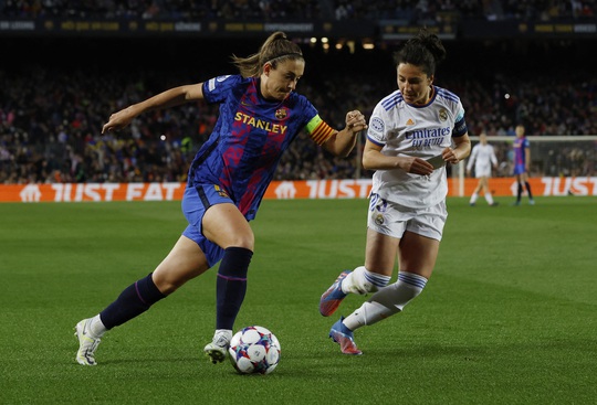 Khán giả đông kỷ lục xem Barcelona đè bẹp Real Madrid ở Champions League nữ - Ảnh 4.