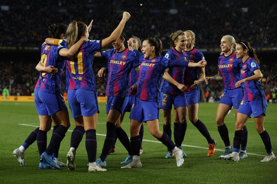 Khán giả đông kỷ lục xem Barcelona đè bẹp Real Madrid ở Champions League nữ - Ảnh 8.