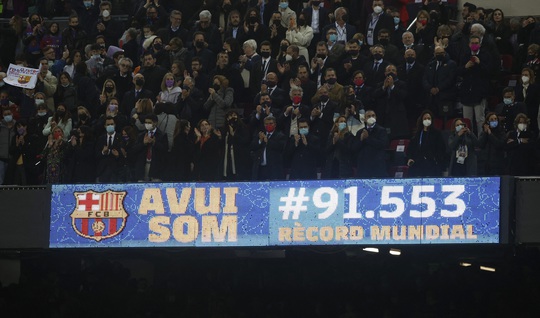 Khán giả đông kỷ lục xem Barcelona đè bẹp Real Madrid ở Champions League nữ - Ảnh 3.