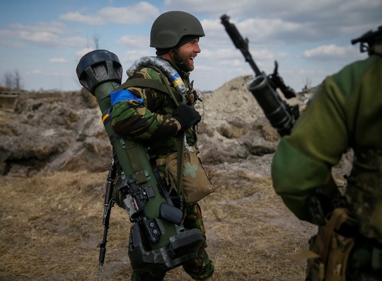 Nga tái bố trí quân, Ukraine quyết không buông Donbas - Ảnh 3.
