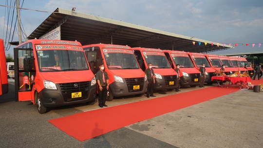 FUTA Bus Lines ra mắt dòng xe buýt đời mới tại tỉnh An Giang - Ảnh 2.