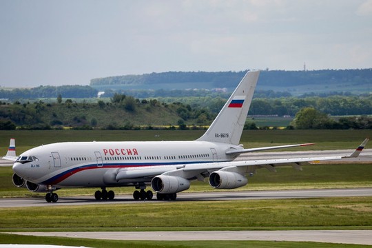 Nga điều máy bay tới Mỹ đón 13 nhà ngoại giao bị trục xuất - Ảnh 1.