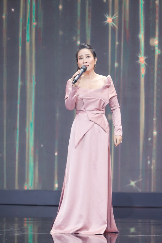 NSƯT Vân Khánh kể tuổi thơ cơ cực, phải đi hát từ năm 13 tuổi để kiếm tiền - Ảnh 2.