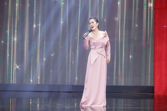 NSƯT Vân Khánh kể tuổi thơ cơ cực, phải đi hát từ năm 13 tuổi để kiếm tiền - Ảnh 1.
