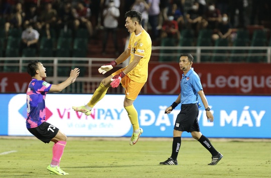 Cầu thủ Sài Gòn FC hạnh phúc vỡ oà khi lọt vào tứ kết Cúp Quốc gia - Ảnh 7.