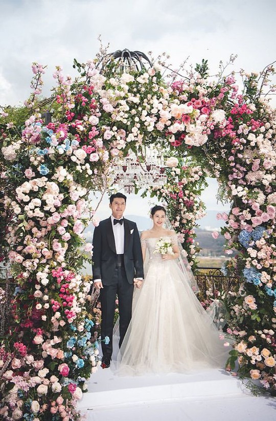 Hyun Bin và Son Ye-jin trăng mật ở Mỹ, tung ảnh cưới đẹp như mơ - Ảnh 3.