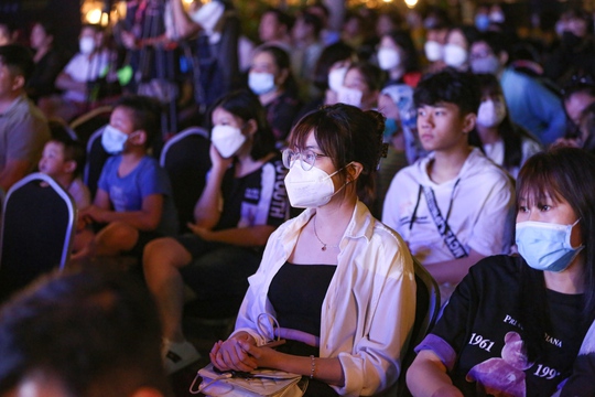 Dàn sao Vpop “cháy hết mình” trong đêm nhạc “Hương sắc mùa hè” tại FLC Sầm Sơn - Ảnh 2.