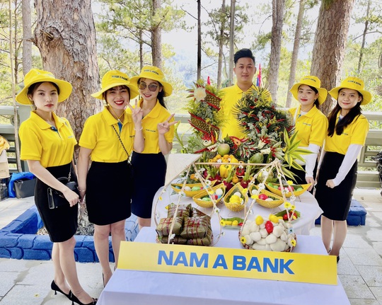 Nam A Bank hướng về cội nguồn với nhiều hoạt động ý nghĩa - Ảnh 4.