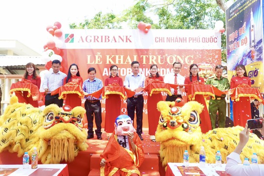 Agribank Phú Quốc khai trương thêm máy gửi, rút tiền tự động tại Gành Dầu - Ảnh 1.