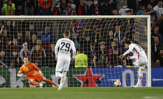 Địa chấn ở Nou Camp, Barcelona bị loại ở tứ kết Europa League - Ảnh 3.