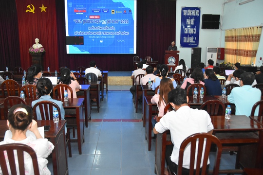 Giáo viên Đồng Nai vui mừng được tiếp cận thông tin hướng nghiệp - Ảnh 5.