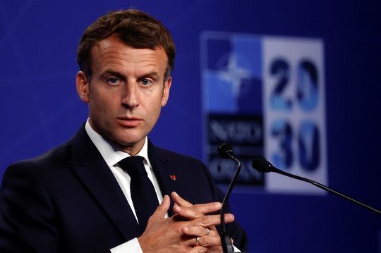 Bầu cử Tổng thống Pháp nóng vì nghi vấn tham nhũng - Ảnh 2.