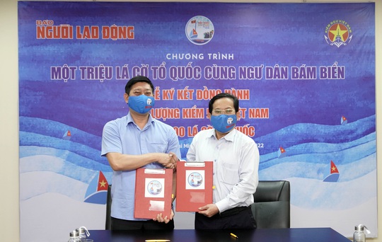 Trao tặng 100.000 lá cờ Tổ quốc cho Cục Kiểm ngư Việt Nam - Ảnh 6.