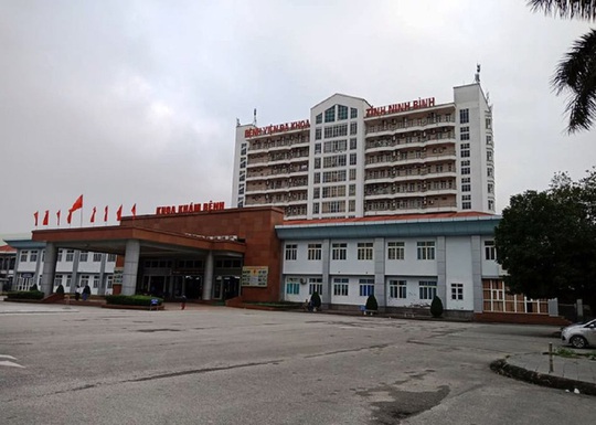 Phó trưởng khoa Bệnh viện Đa khoa tỉnh Ninh Bình bị tạm đình chỉ công tác - Ảnh 2.