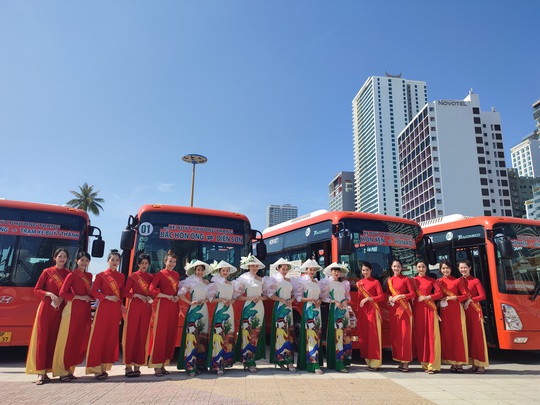 Phương Trang ra mắt 8 tuyến xe buýt trợ giá tại Khánh Hòa - Ảnh 1.