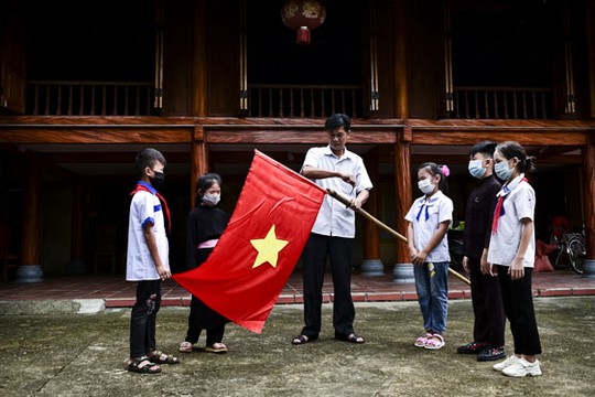 Cuộc thi ảnh Thiêng liêng cờ Tổ quốc: Giữ gìn bản sắc Việt Nam - Ảnh 4.