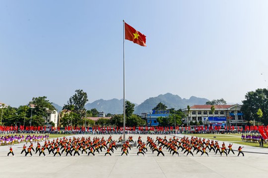 Cuộc thi ảnh Thiêng liêng cờ Tổ quốc: Giữ gìn bản sắc Việt Nam - Ảnh 6.