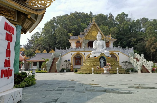Ngôi chùa có kiến trúc độc, lạ, hút khách du lịch nơi cửa biển Thanh Hóa - Ảnh 4.