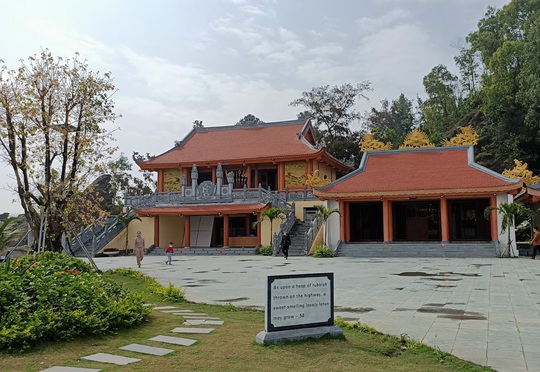 Ngôi chùa có kiến trúc độc, lạ, hút khách du lịch nơi cửa biển Thanh Hóa - Ảnh 7.