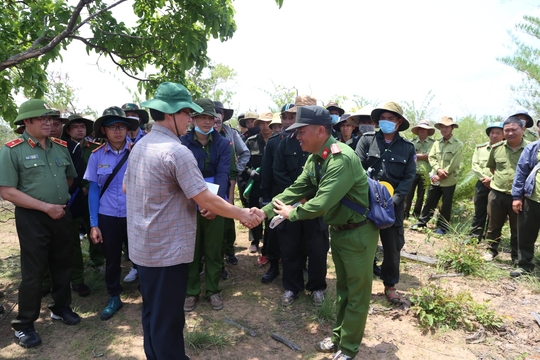 Bí thư, chủ tịch tỉnh Đắk Lắk kiểm tra hiện trường vụ phá rừng gây xôn xao dư luận - Ảnh 4.