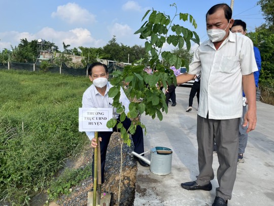 TP HCM: Huyện Bình Chánh phát động Tết trồng cây đời đời nhớ ơn Bác Hồ - Ảnh 4.