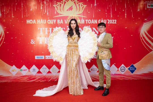 Áo dạ hội NTK Tommy Nguyễn đấu giá thành công với 450 triệu làm từ thiện - Ảnh 1.