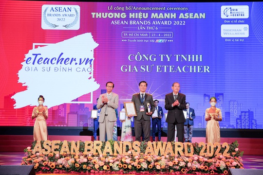 Gia sư eTeacher đón nhận giải thưởng “Thương hiệu mạnh ASEAN 2022” - Ảnh 1.