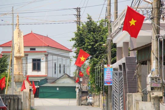 Rợp bóng cờ tại Đường cờ Tổ quốc Khu di tích Ngã ba Đồng Lộc - Ảnh 11.