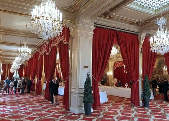 Bên trong cung điện ở và làm việc Tổng thống Pháp - Ảnh 8.